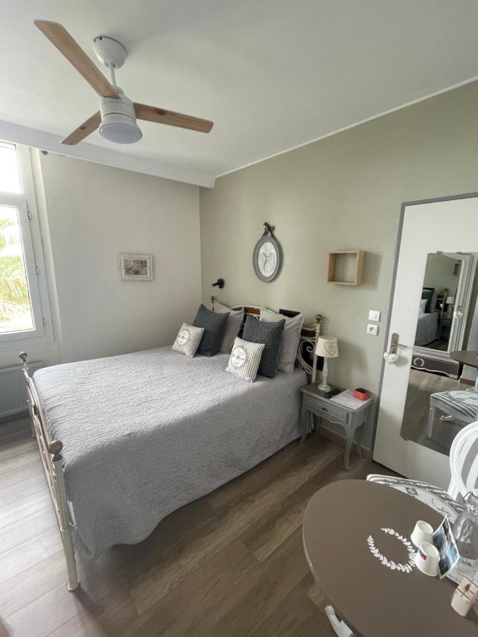 Villa-Chateau Les Terrasses - Tamaris, Plage Des Sablettes, Mer Au Bas De La Propriete 滨海拉塞讷 外观 照片