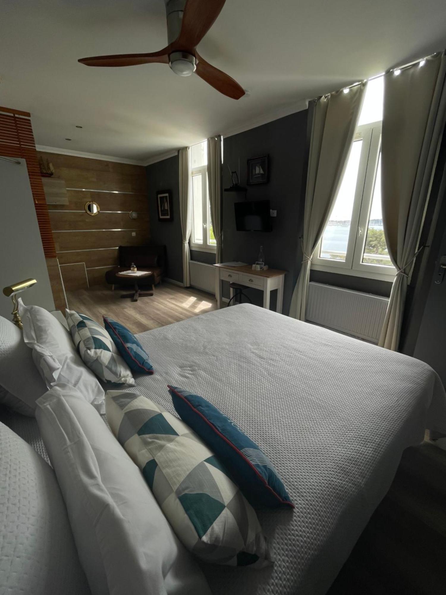 Villa-Chateau Les Terrasses - Tamaris, Plage Des Sablettes, Mer Au Bas De La Propriete 滨海拉塞讷 外观 照片